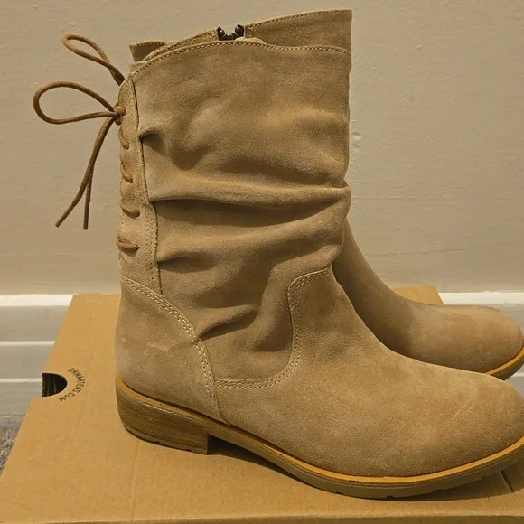 Sofft Sharnell Low Tan Suede Boots - Picture 7 of 17